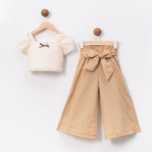 Chic Two-Piece Outfit – Elegant & Playful!