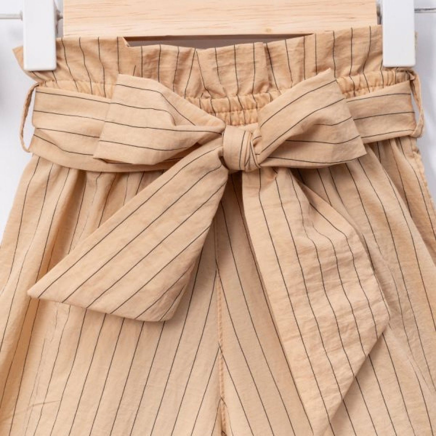 Chic Two-Piece Outfit – Elegant & Playful!